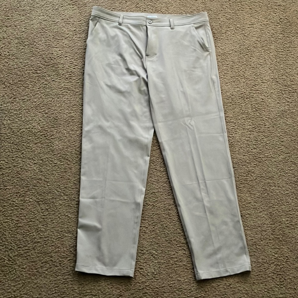 32° COOL STRETCH PERFORMANCE SIZE 36 X 32 Inseam X 12 Rise 100% polyester beige.